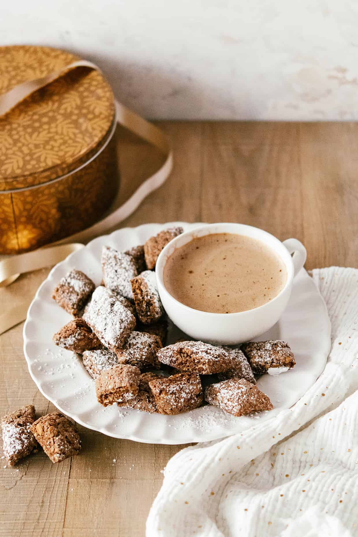 Italian crunchy almond cookies - Castagnelle