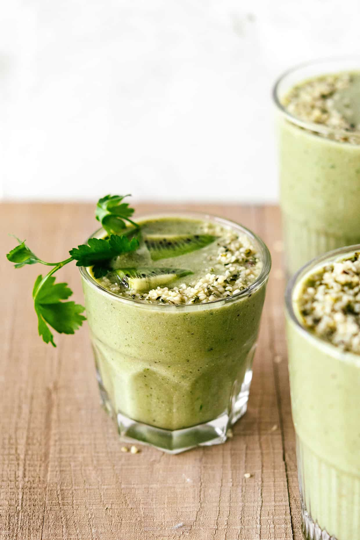 healthy parsley pear smoothie 