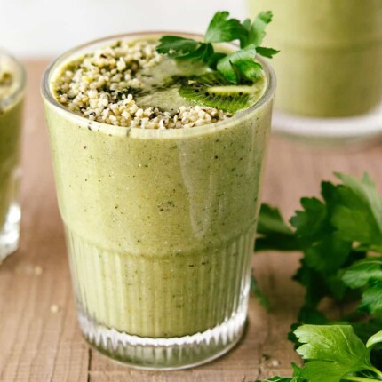 healthy parsley pear smoothie