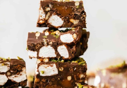 caramel biscoff rocky road