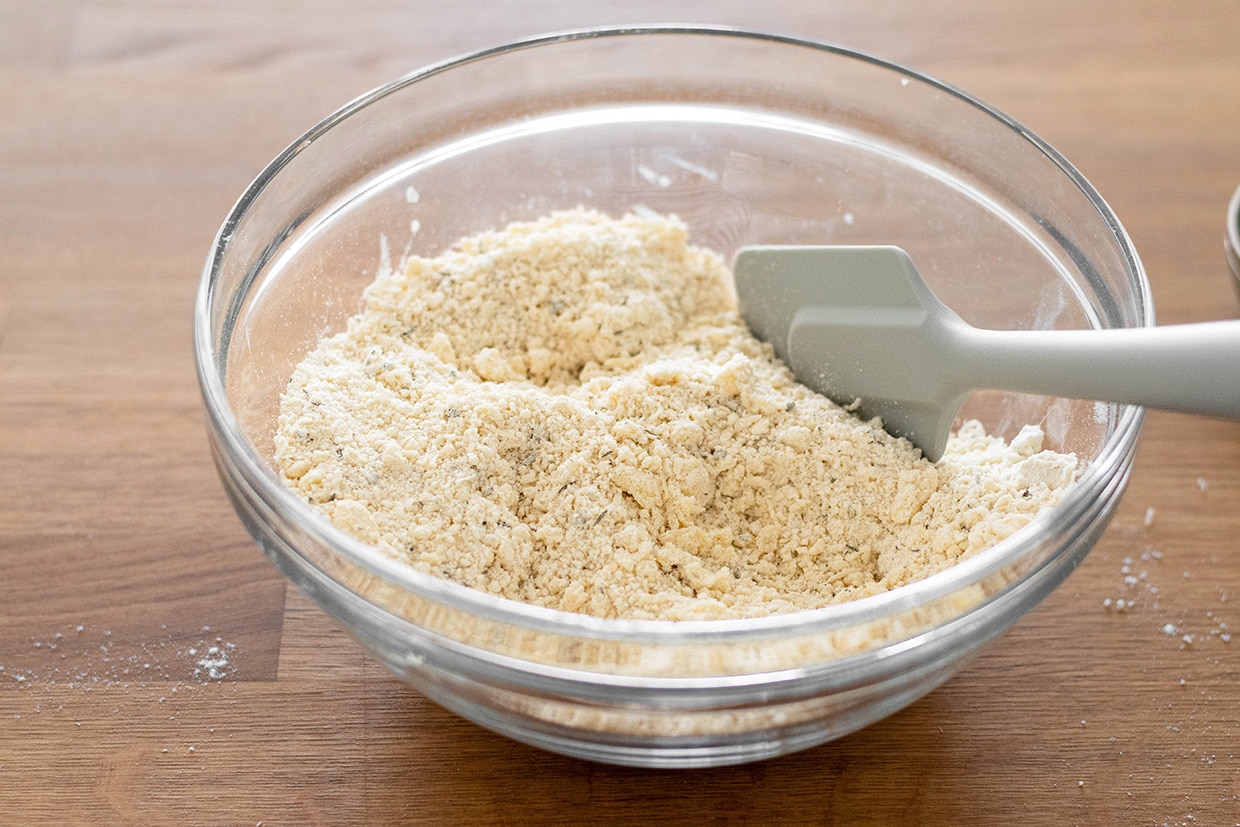 crumbly dough for biscuits