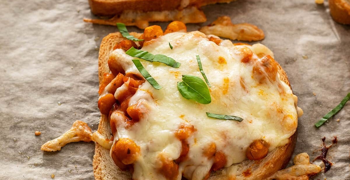 easy pizza beans toast