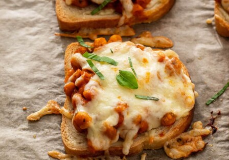 easy pizza beans toast