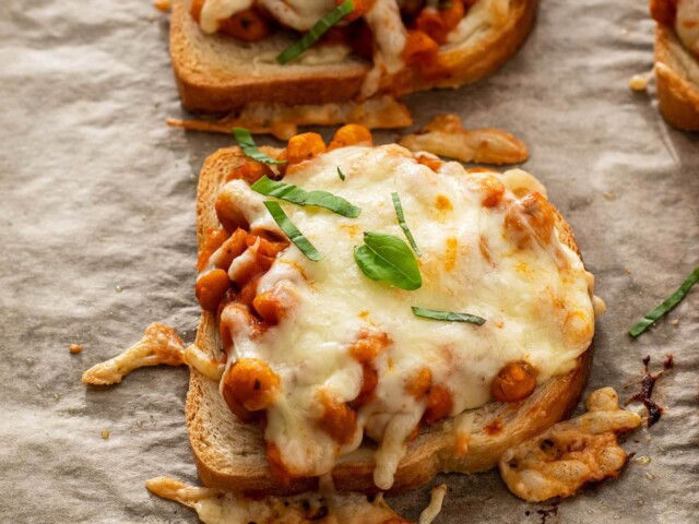 easy pizza beans toast