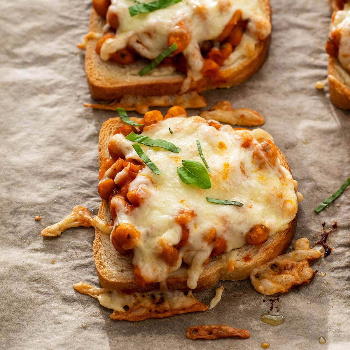easy pizza beans toast