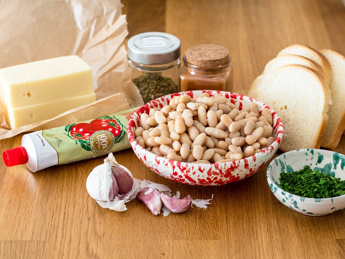 ingredients for making pizza beans on toast