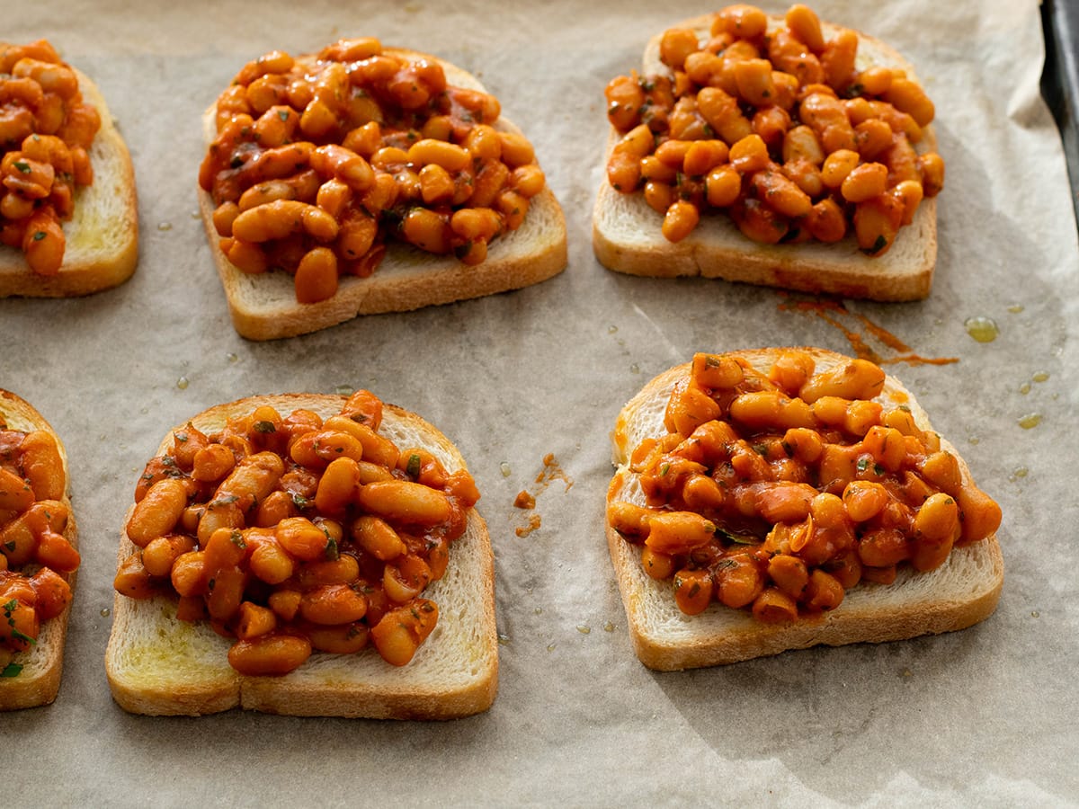 tomato beans on sliced bread