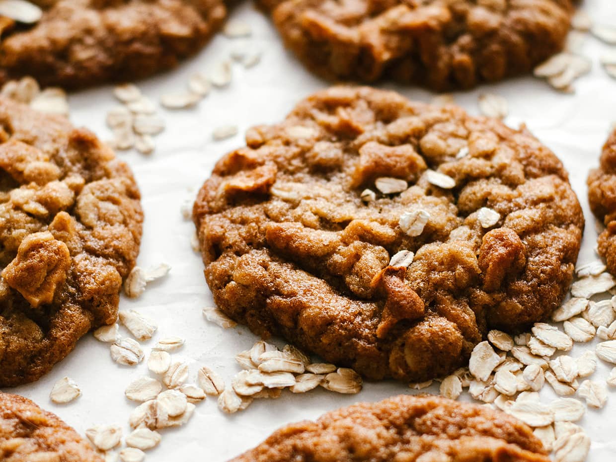 baked oatmeal cookie with apples