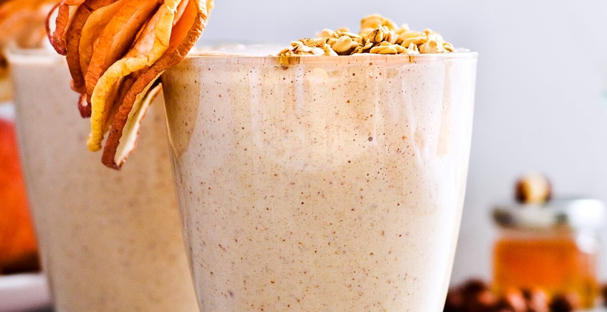 creamy oatmeal apple smoothie