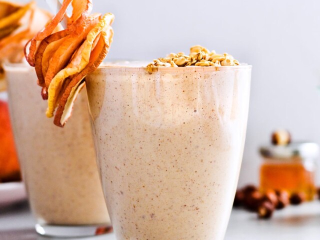 creamy oatmeal apple smoothie