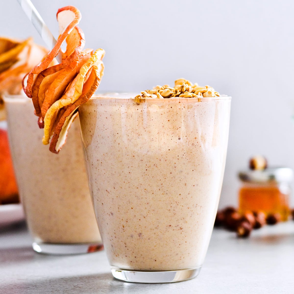 Creamy oatmeal apple smoothie-image