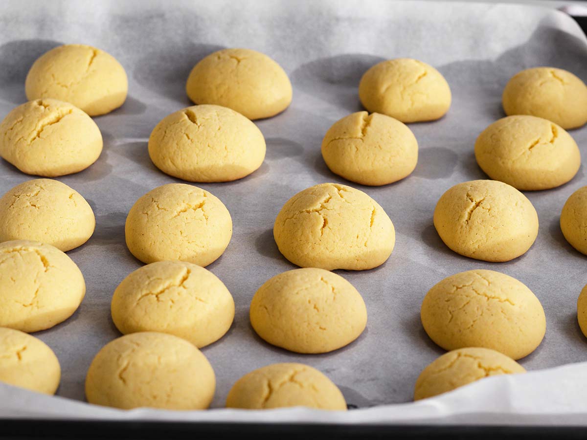 baked cookies