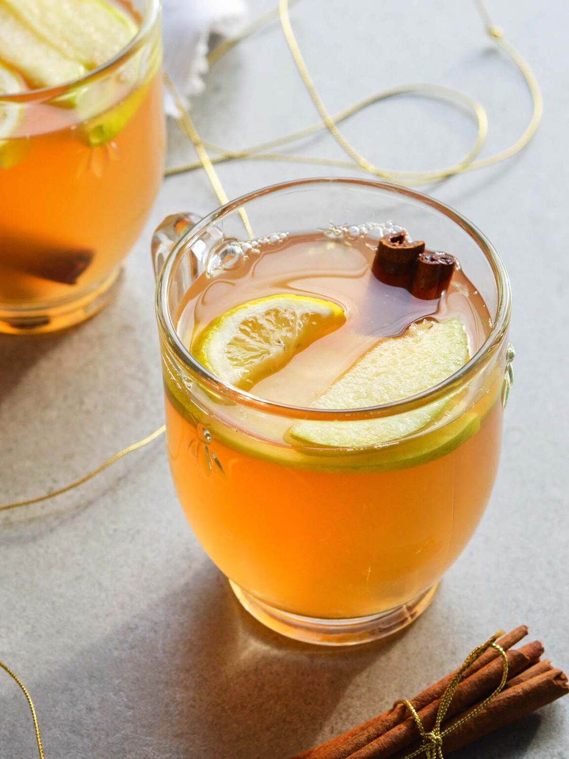 Apple mulled white wine