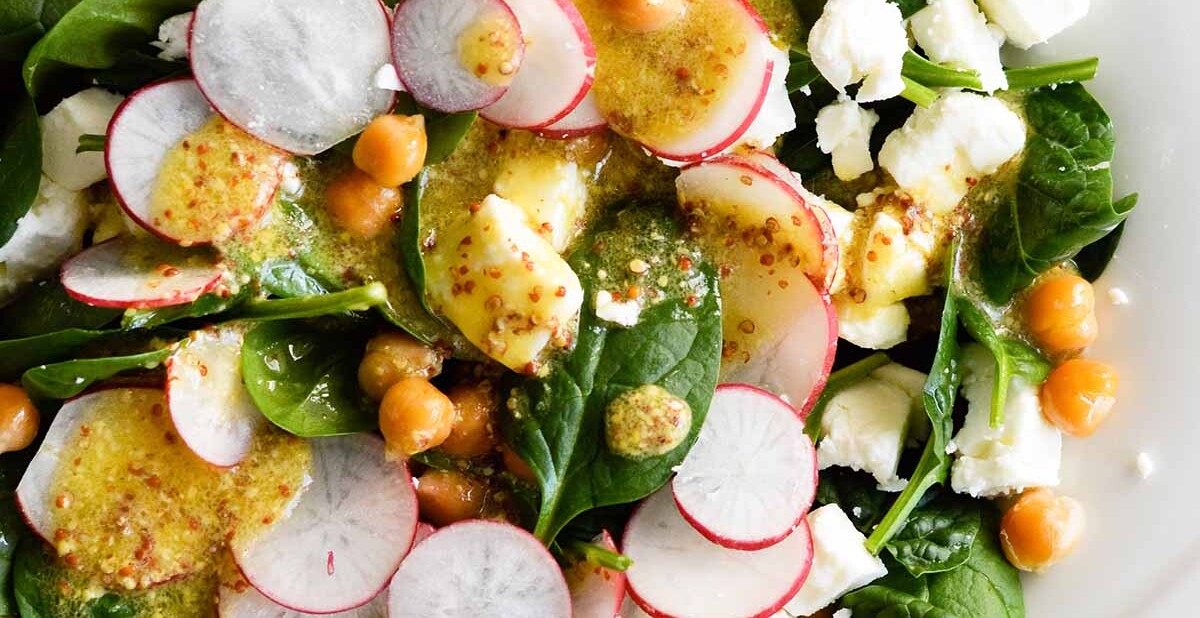 spinach salad with chickpeas and mustard