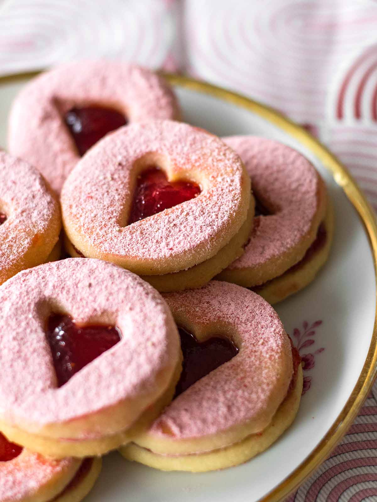 strawberry shortbread sandwich cookies