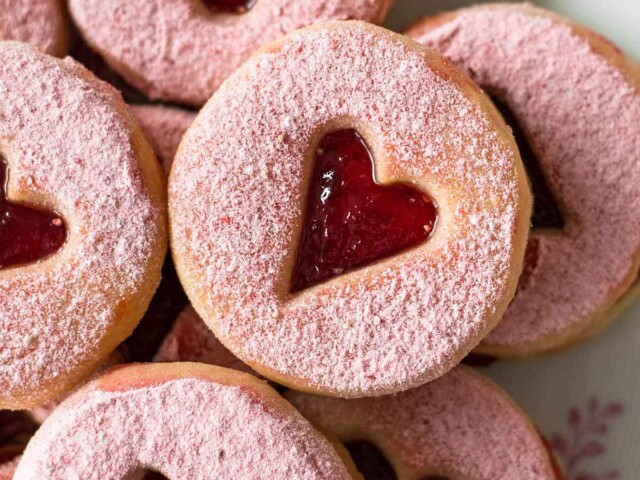 strawberry shortbread cookies with freeze dried strawberry sugar