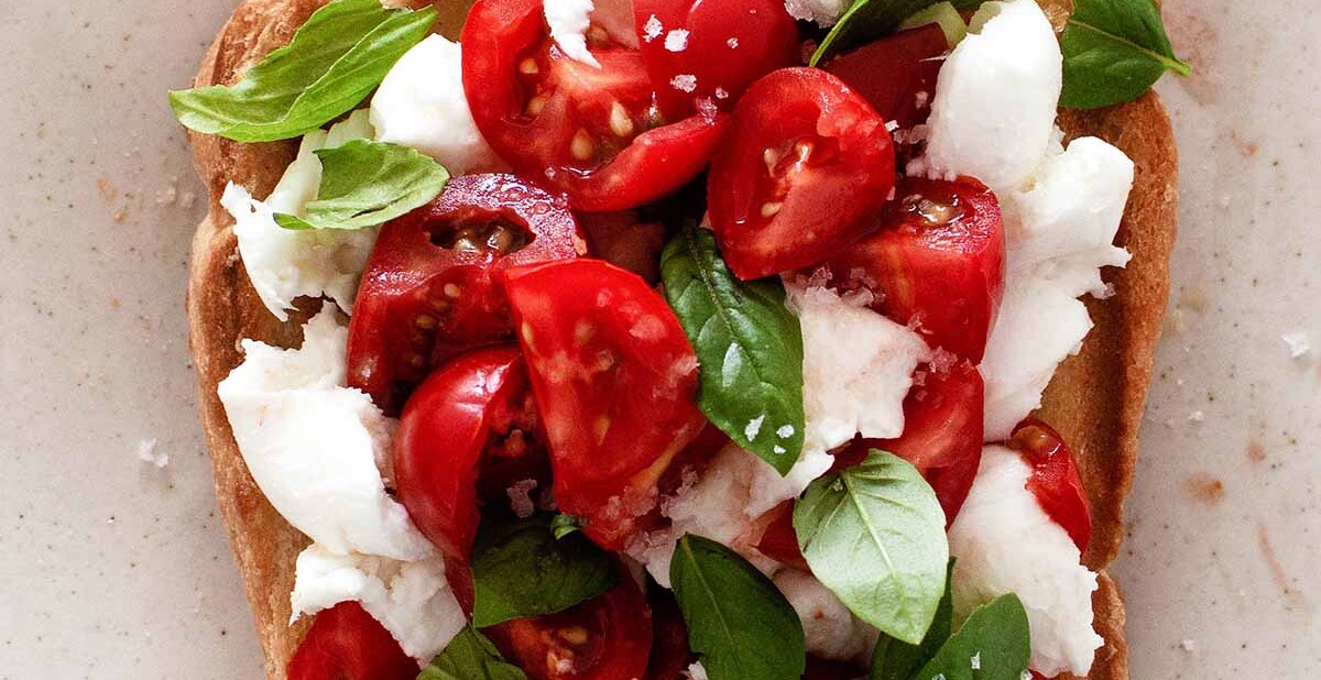 bruschetta tomato toast with mozzarella