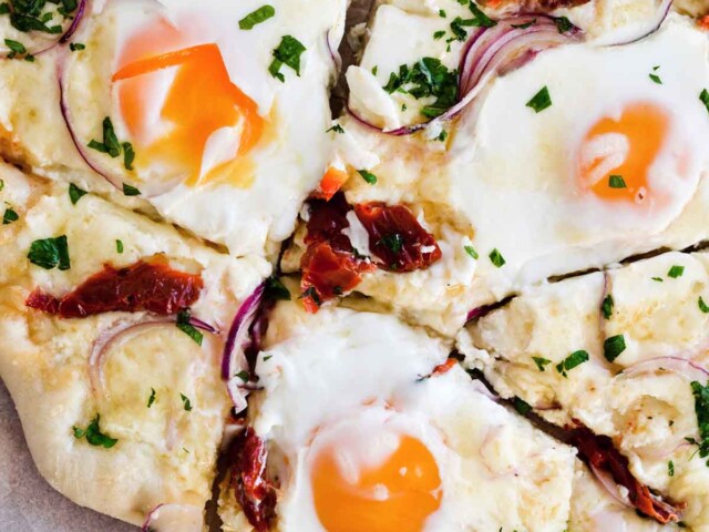 tomato onion breakfast pizza