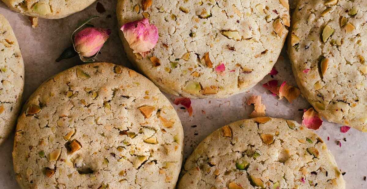 rose water pistachio shortbread cookies with dried roses